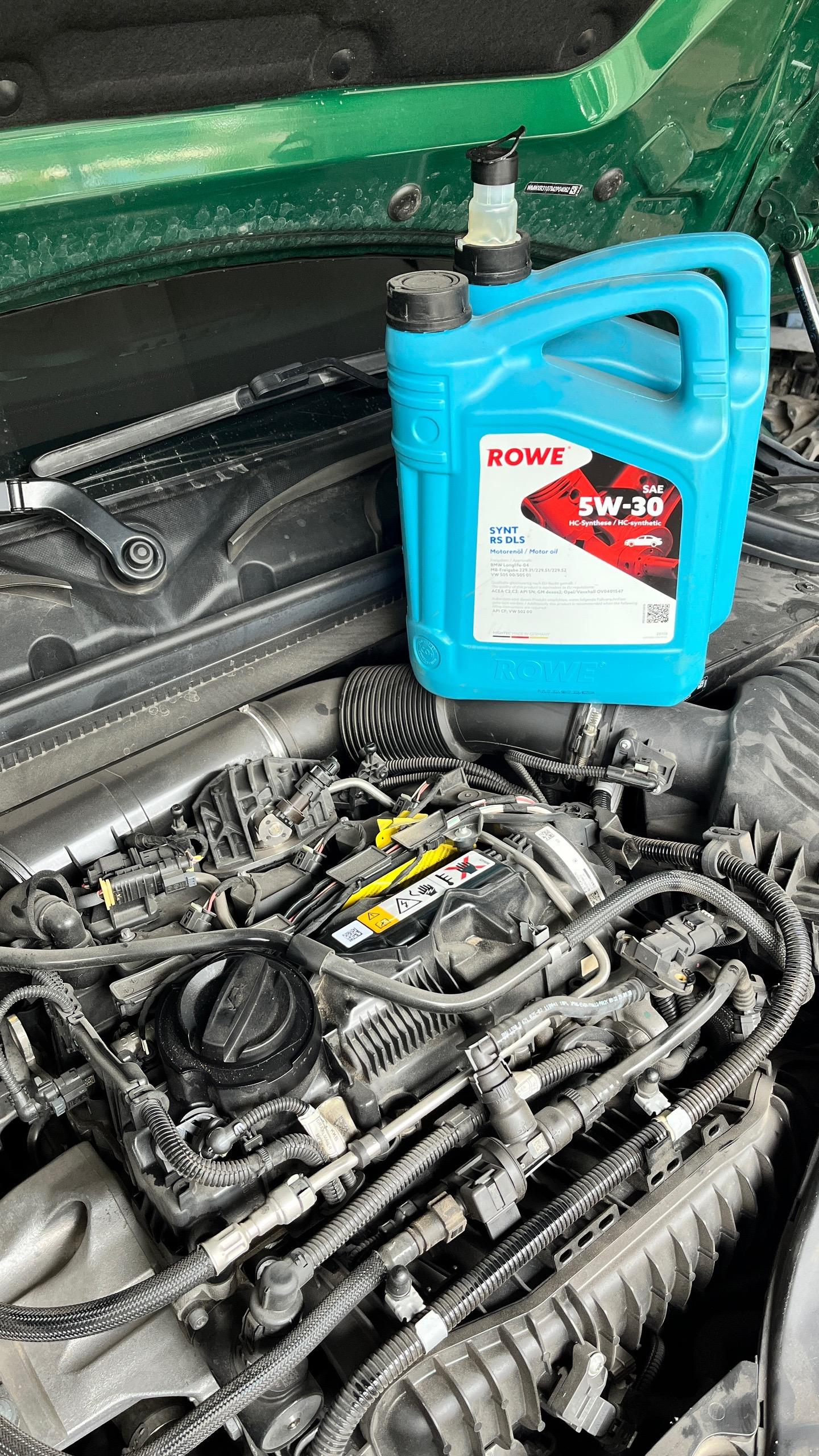 宝马mini b38发动机换油保养.选用德国德威全合成5w30机油加注量4.25l