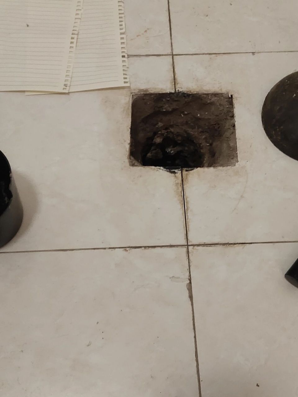 马桶下水管道低于瓷砖口 这种情况怎么办,而且里面是铸铁管,内径92的