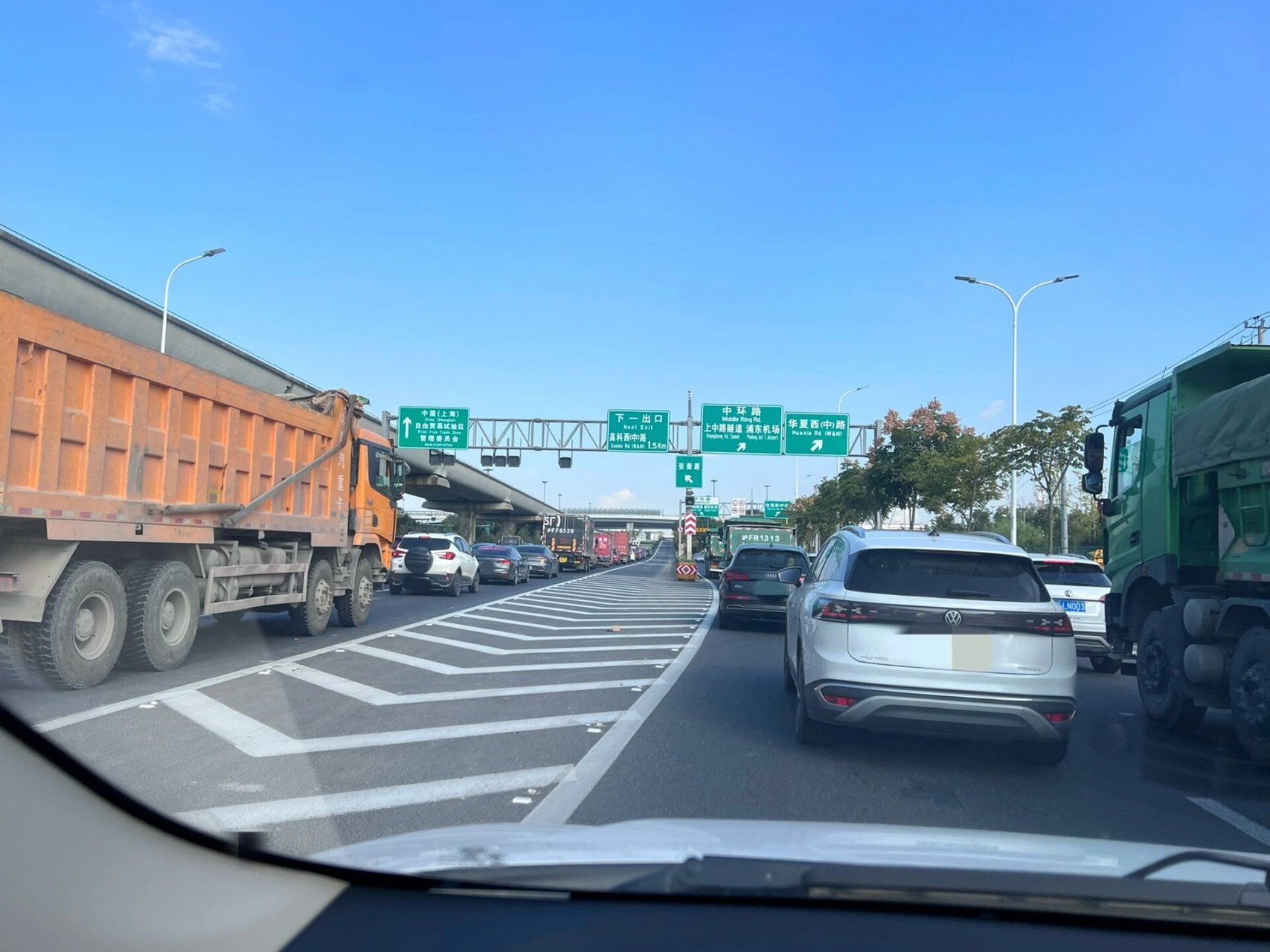 s3沪奉高速到底还有没有人管管啊! 平均时速14码,真的气笑了!