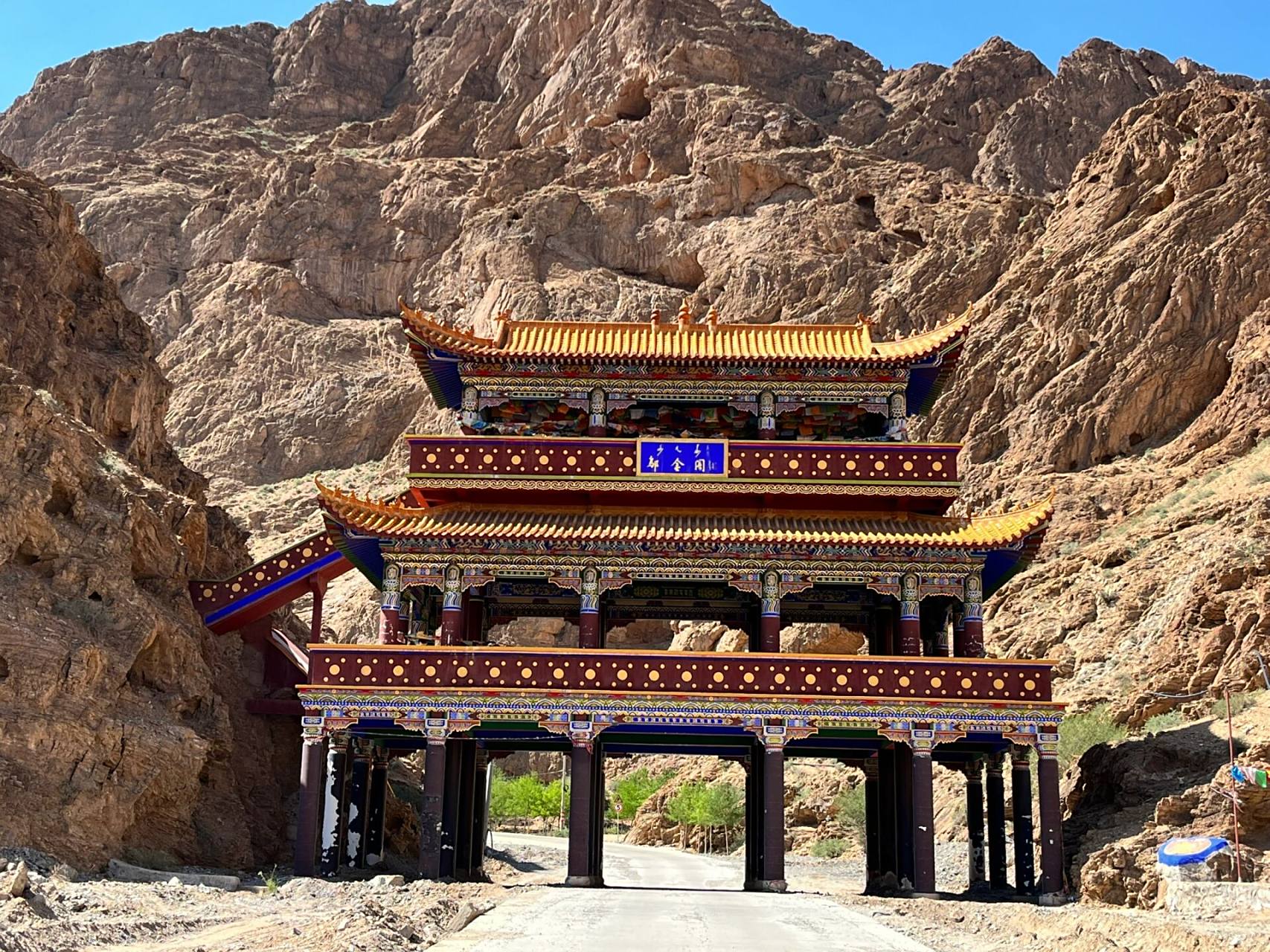 阿贵庙 内蒙古红教喇嘛的唯一寺庙 阿贵庙始建于清康熙八年,即公元一