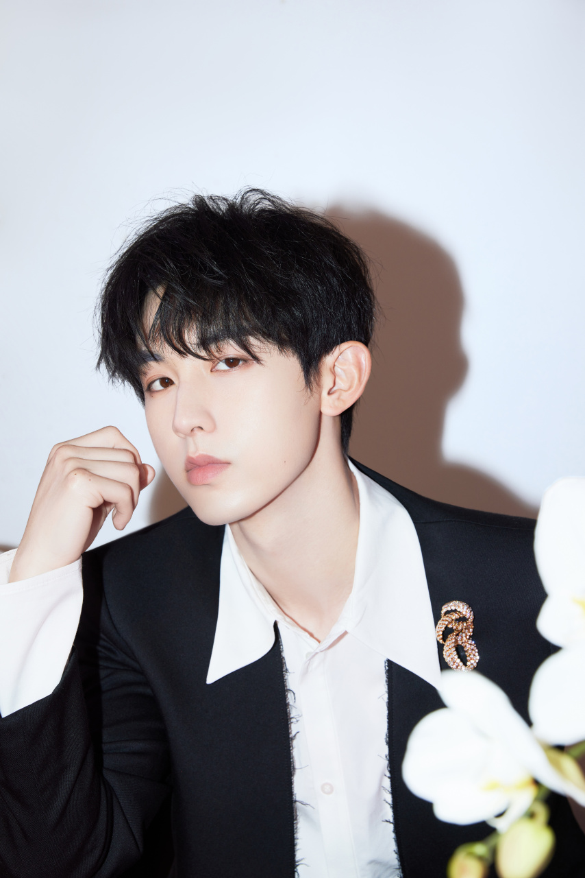 郭俊辰超话 凝刻璀璨华彩,邂逅雅致格调,成就流光溢彩的奇幻梦境.