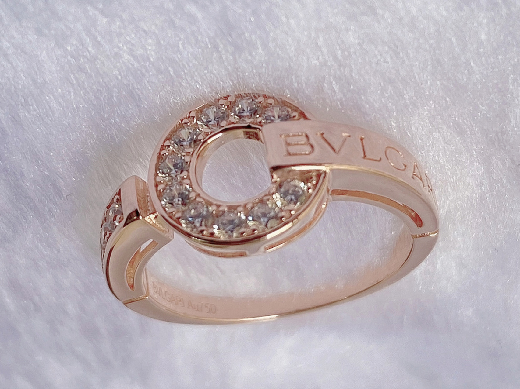 钱币戒 宝格丽钱币戒 有金有钻 有进有赚寓意非常好 这款宝格丽戒指无