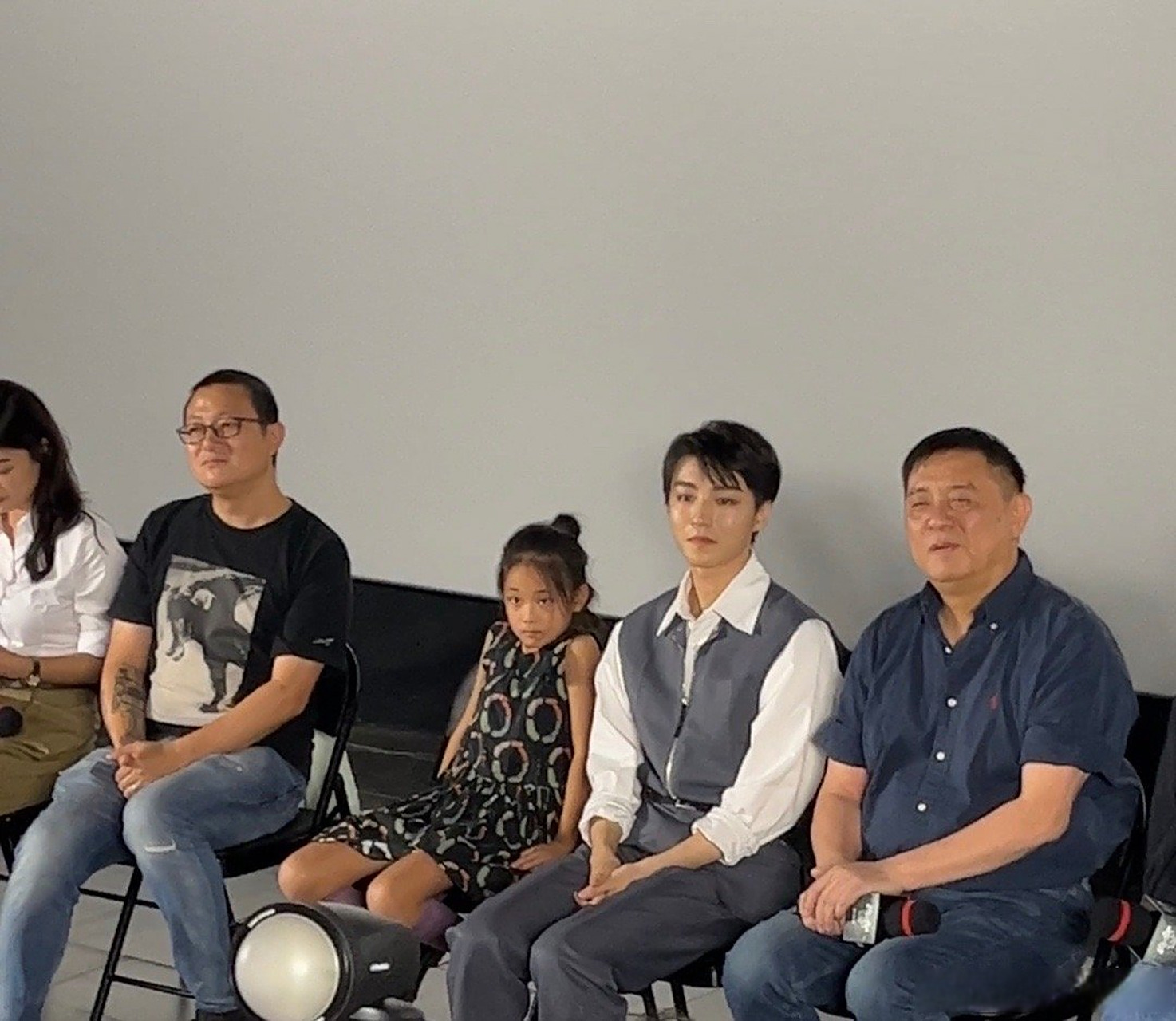 文淇出演王俊凯主演的电影《断桥》首映,就是说真的是梦回《天坑鹰猎