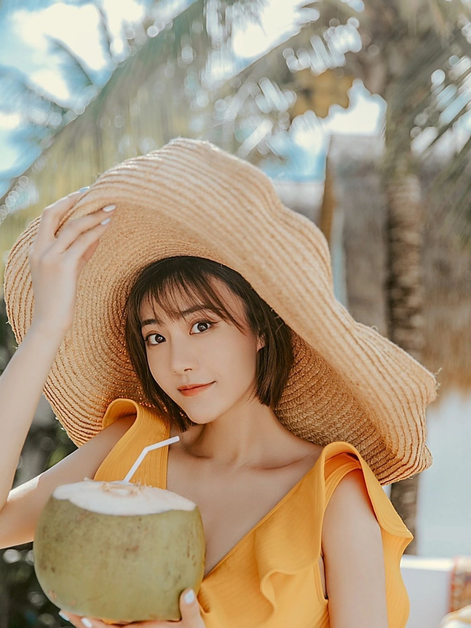 牟星假日泳装照