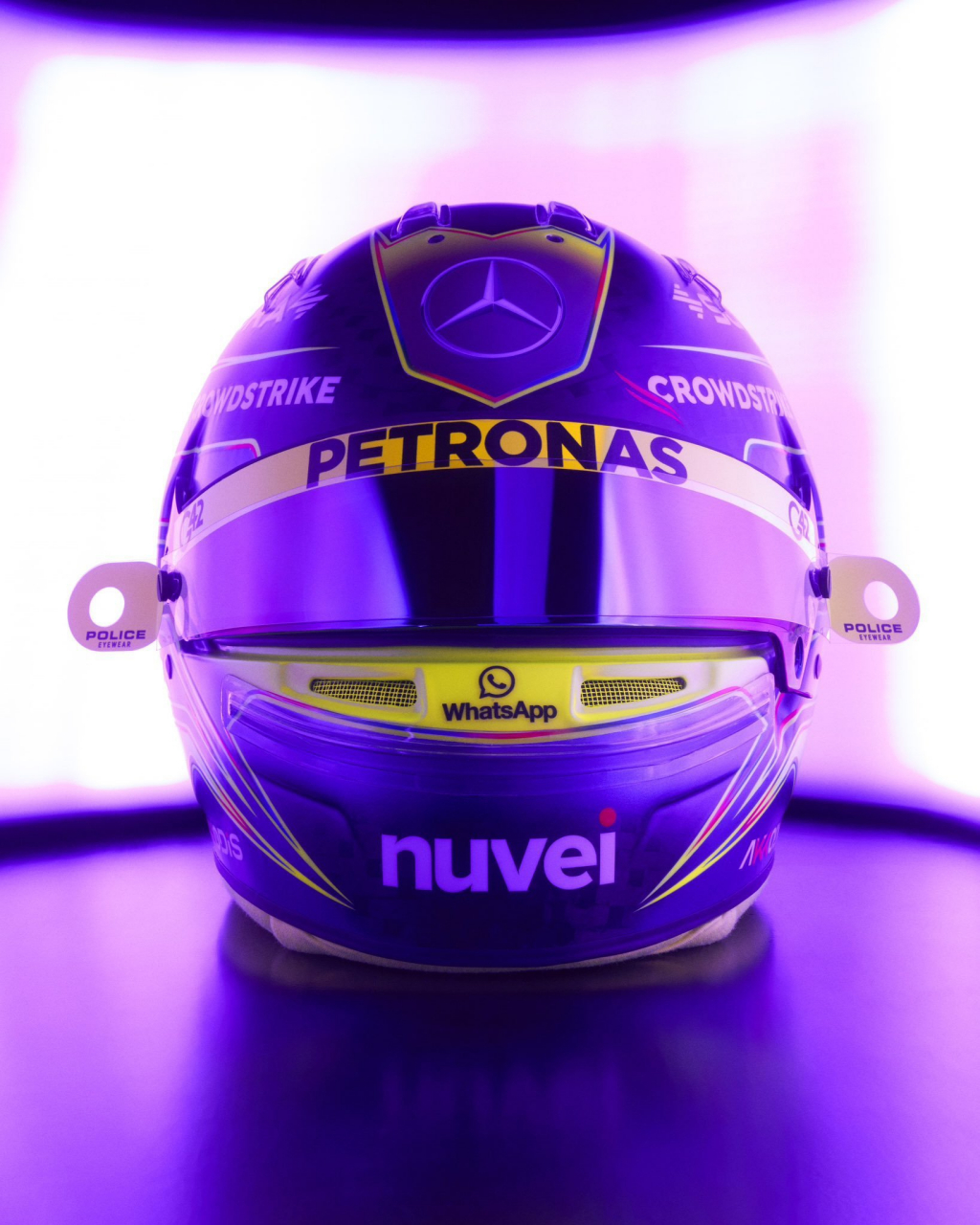 f1 老汉今年的新头盔～92