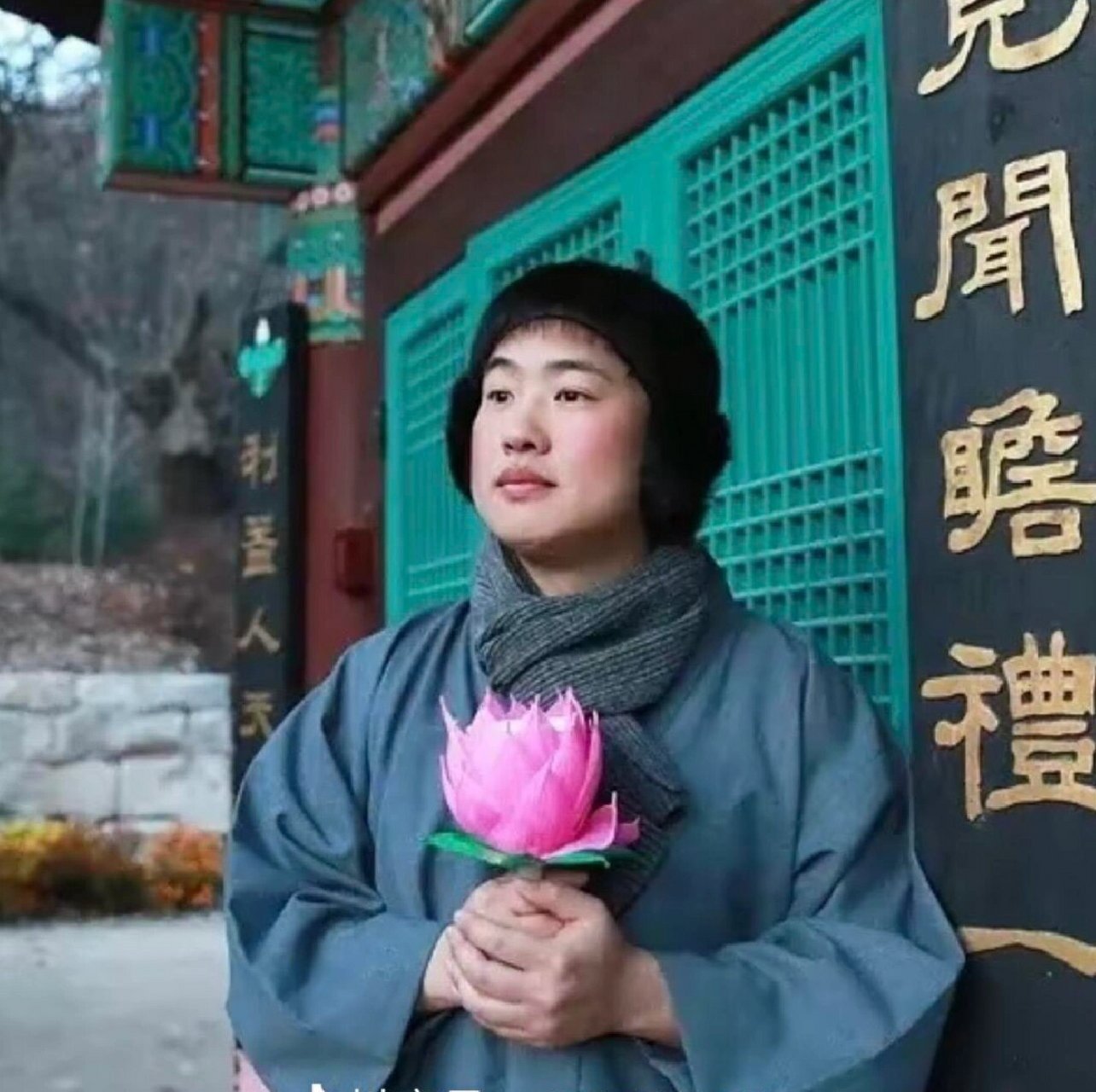 正峰欧巴手捧莲花来求好物  把你们最近买的便宜又好用的好宝贝都给我