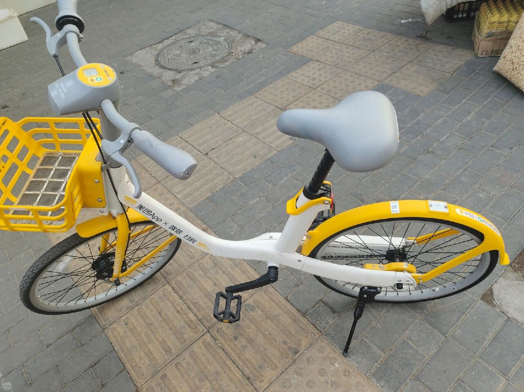 最新款美团单车 今天骑到了最新款的美团单车,座位像棉花糖一样柔软