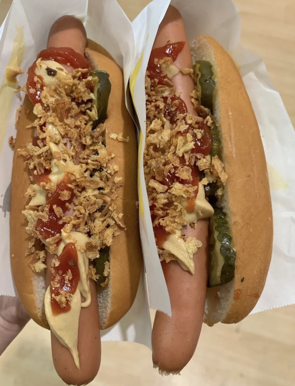 宜家的热狗好好吃!才6块一个! 热狗肠特别香!肉感十足,而且很长一根!