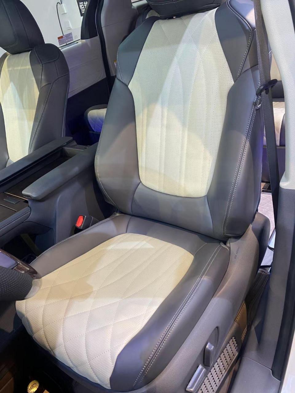 丰田塞纳真皮座椅绗秀加双拼色.