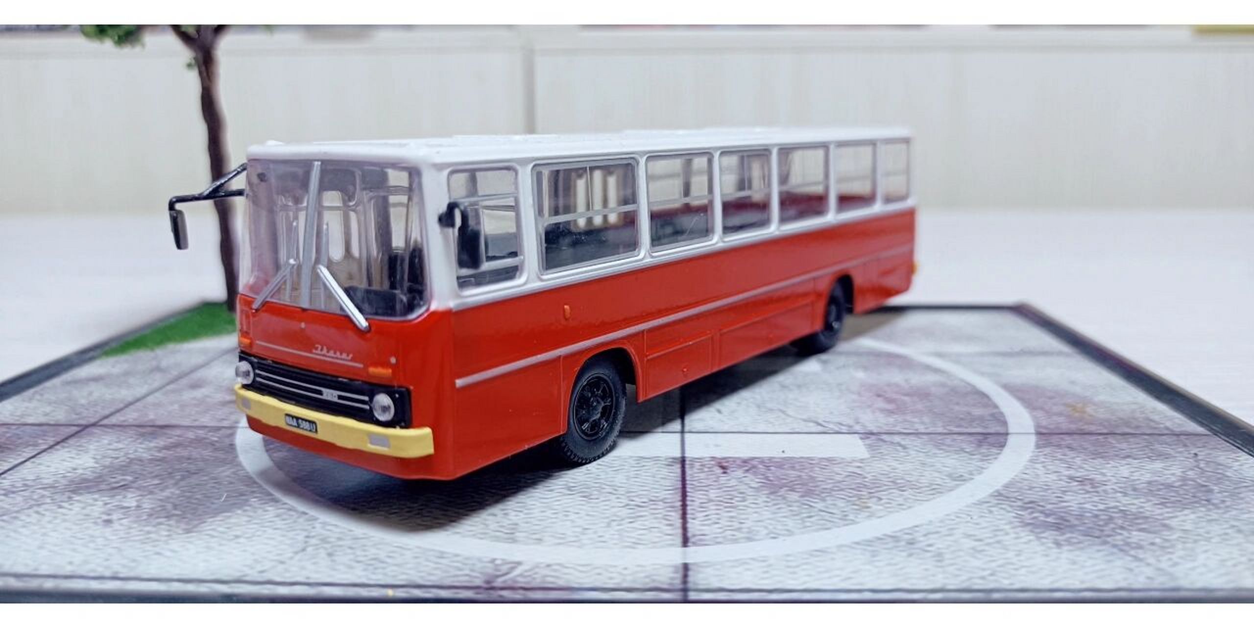 经典伊卡洛斯巴士模型 在本人收藏的众多绝版老公交巴士里,有一款个人