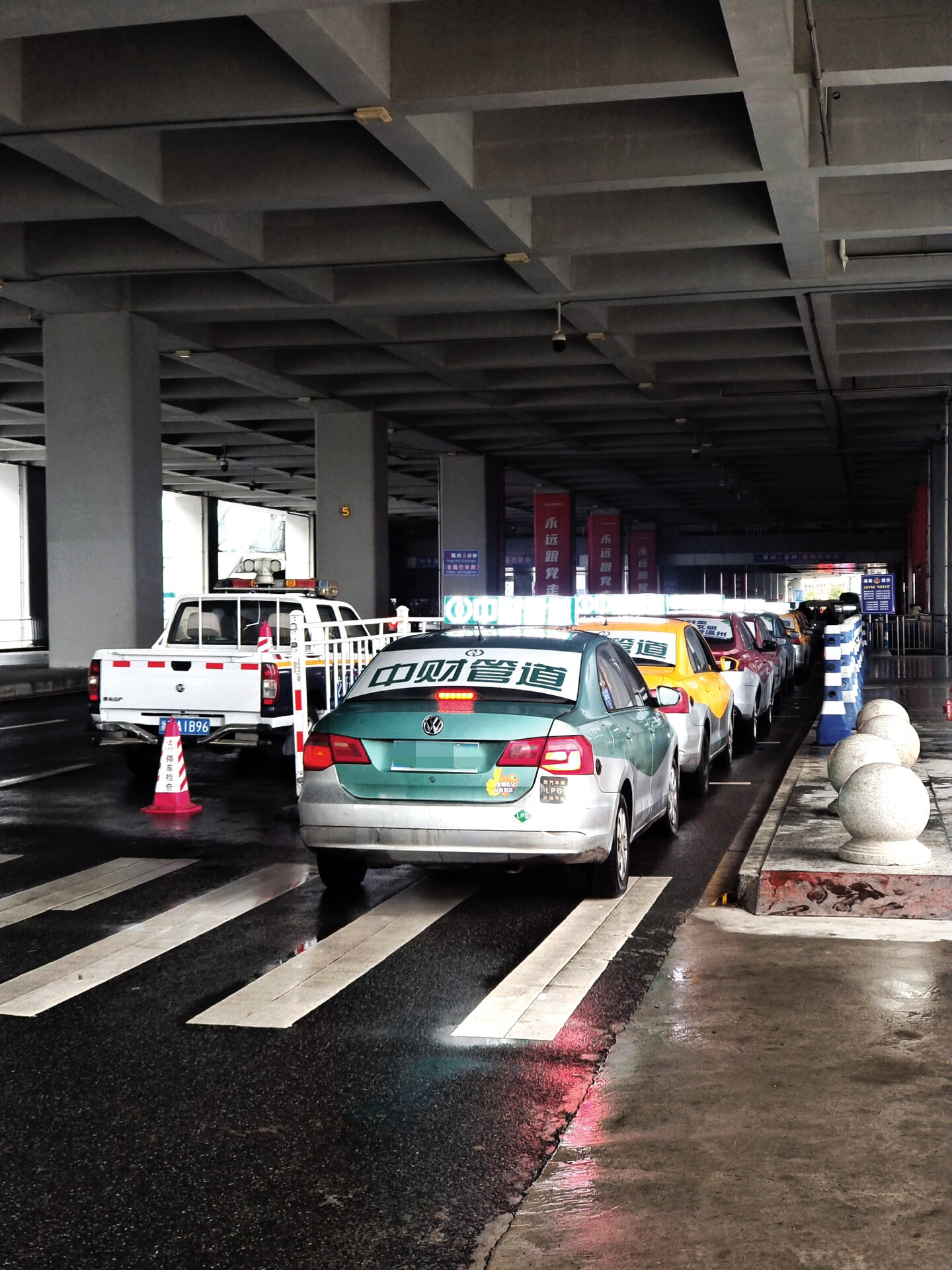 说起温州龙湾机场,评价就三个字:了不起 温州龙湾国际机场目前拥有两