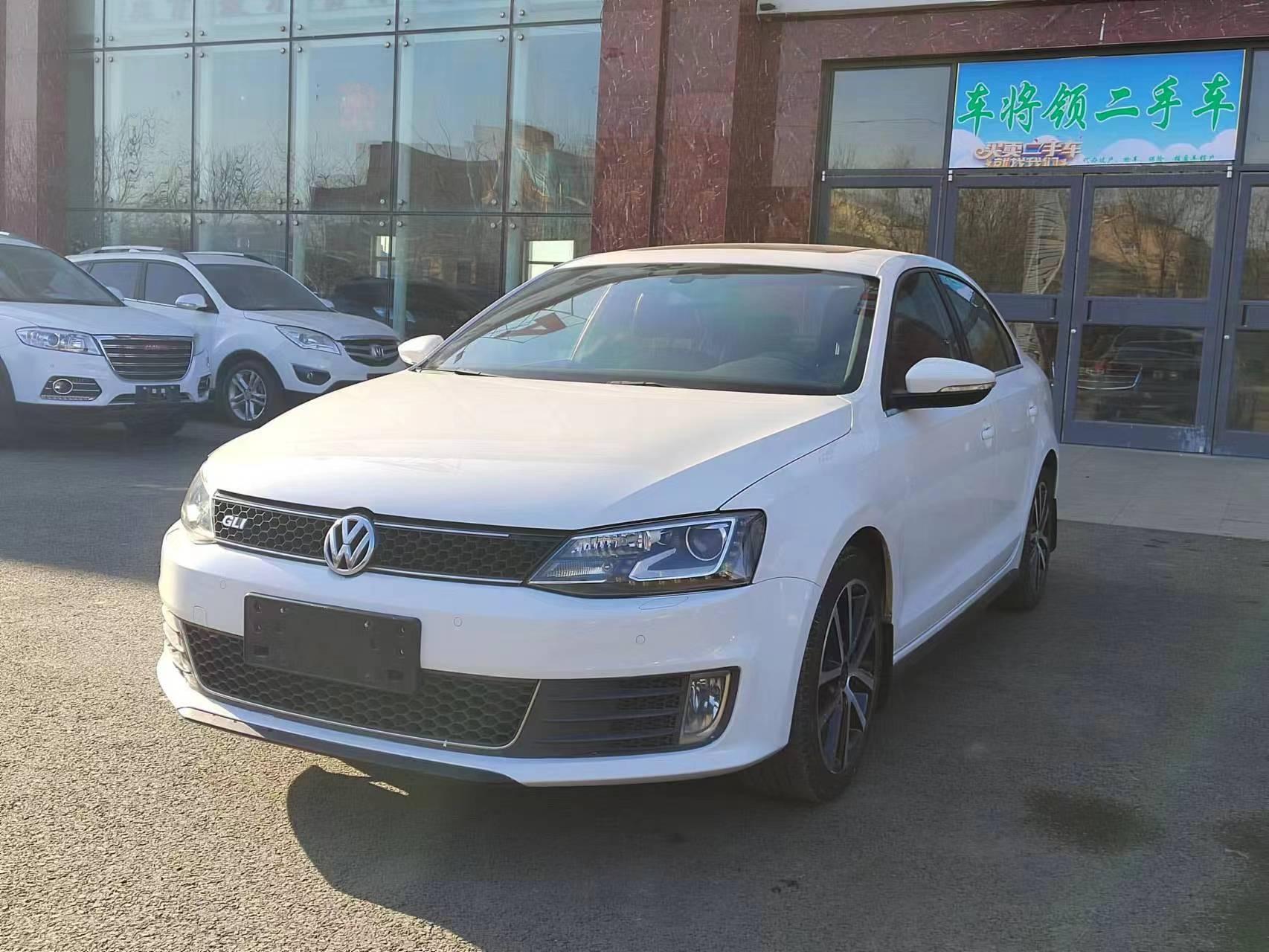 0t湿式双离合变速箱(dct)配置有 多功能方向盘(满键)方向盘换挡,液晶