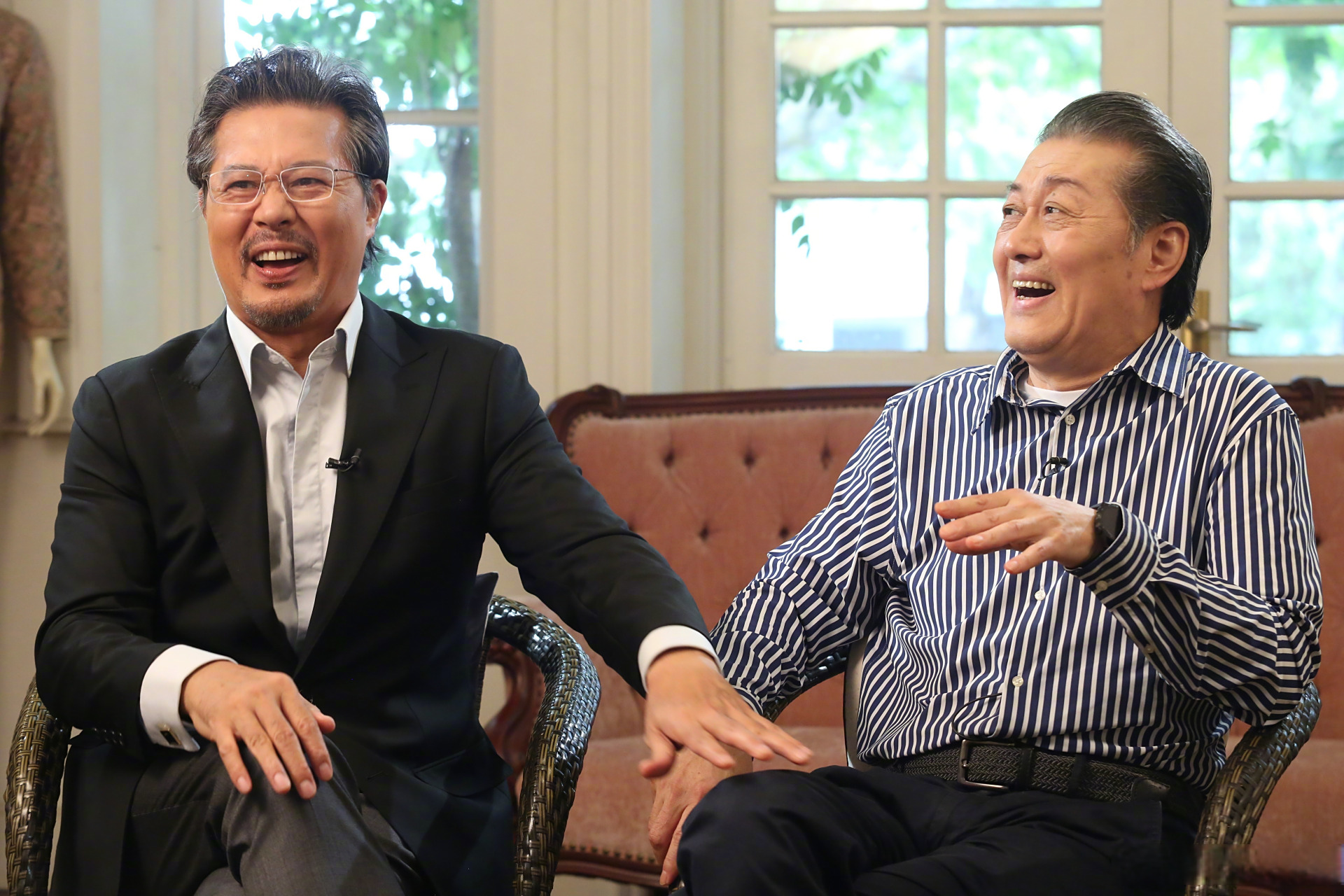 佟瑞敏佟瑞欣昆仲为沪上艺坛翘楚,彼此相差八岁,手足之情深厚.