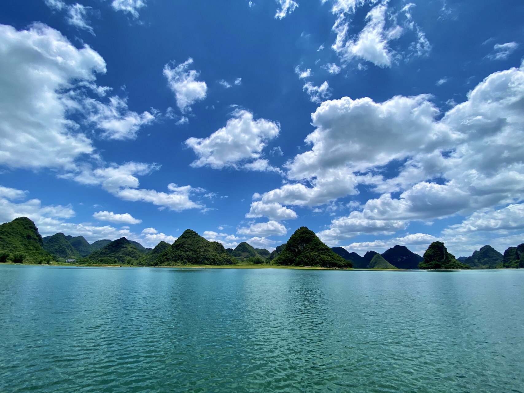 广西靖西渠洋湖,最美湖景 天气晴好的渠洋湖太美了,距离市区30多公里