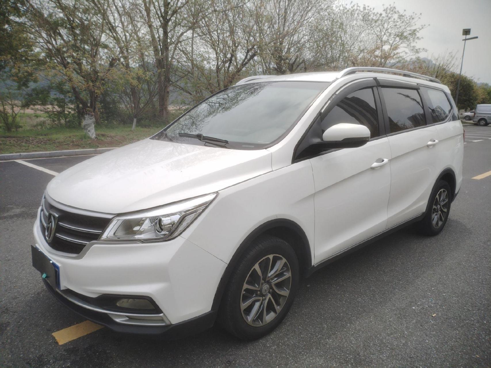 5排量,7座家用商务车拉人载货相当方便,当时新车落地8万多,多功能方向