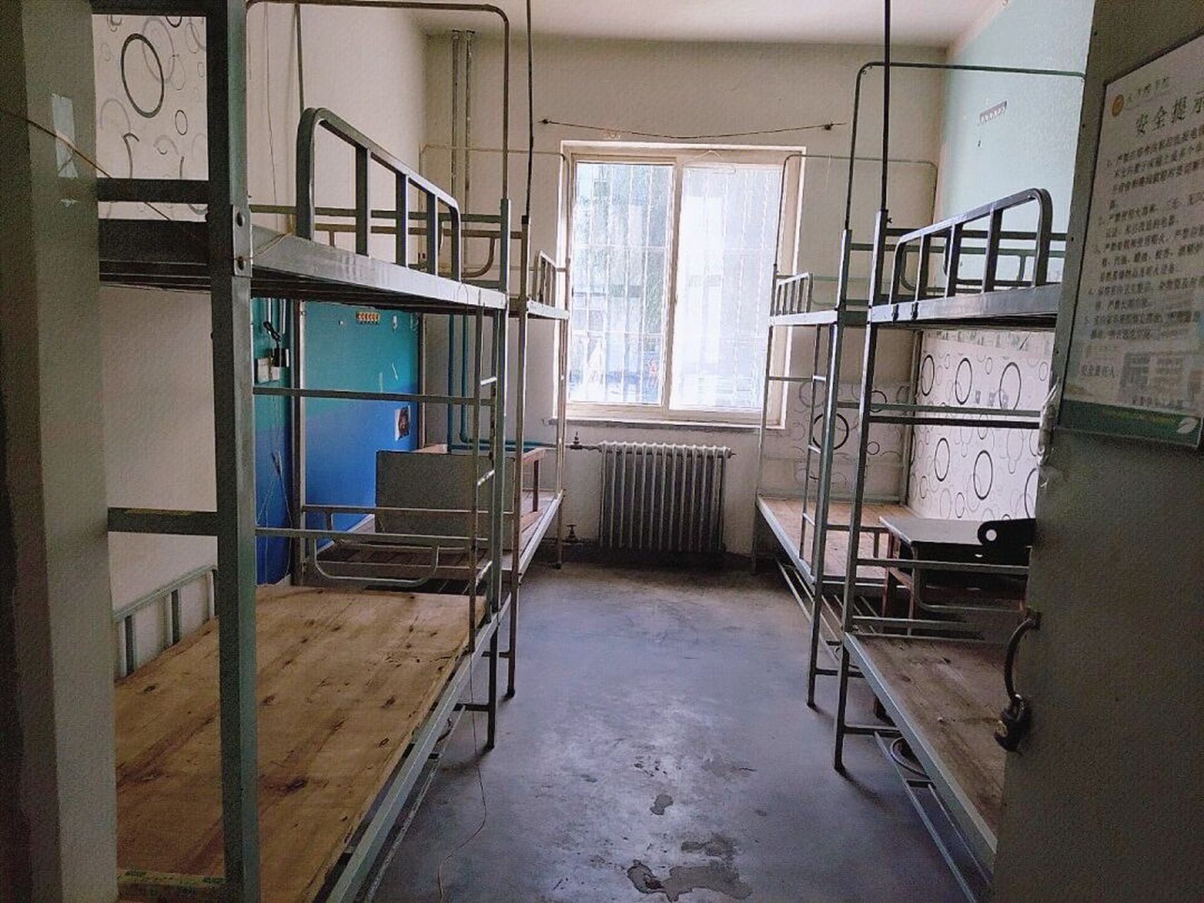 天津农学院的宿舍环境坏啦,宿舍是六人间,有空调噢.