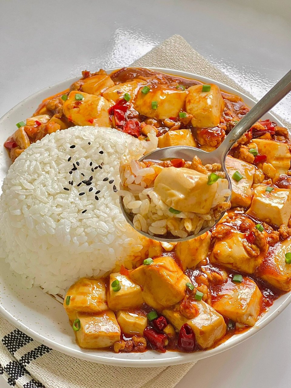 一人食|麻婆豆腐盖饭|麻辣鲜香经典下饭神菜 · 酱汁浓郁麻辣过瘾的