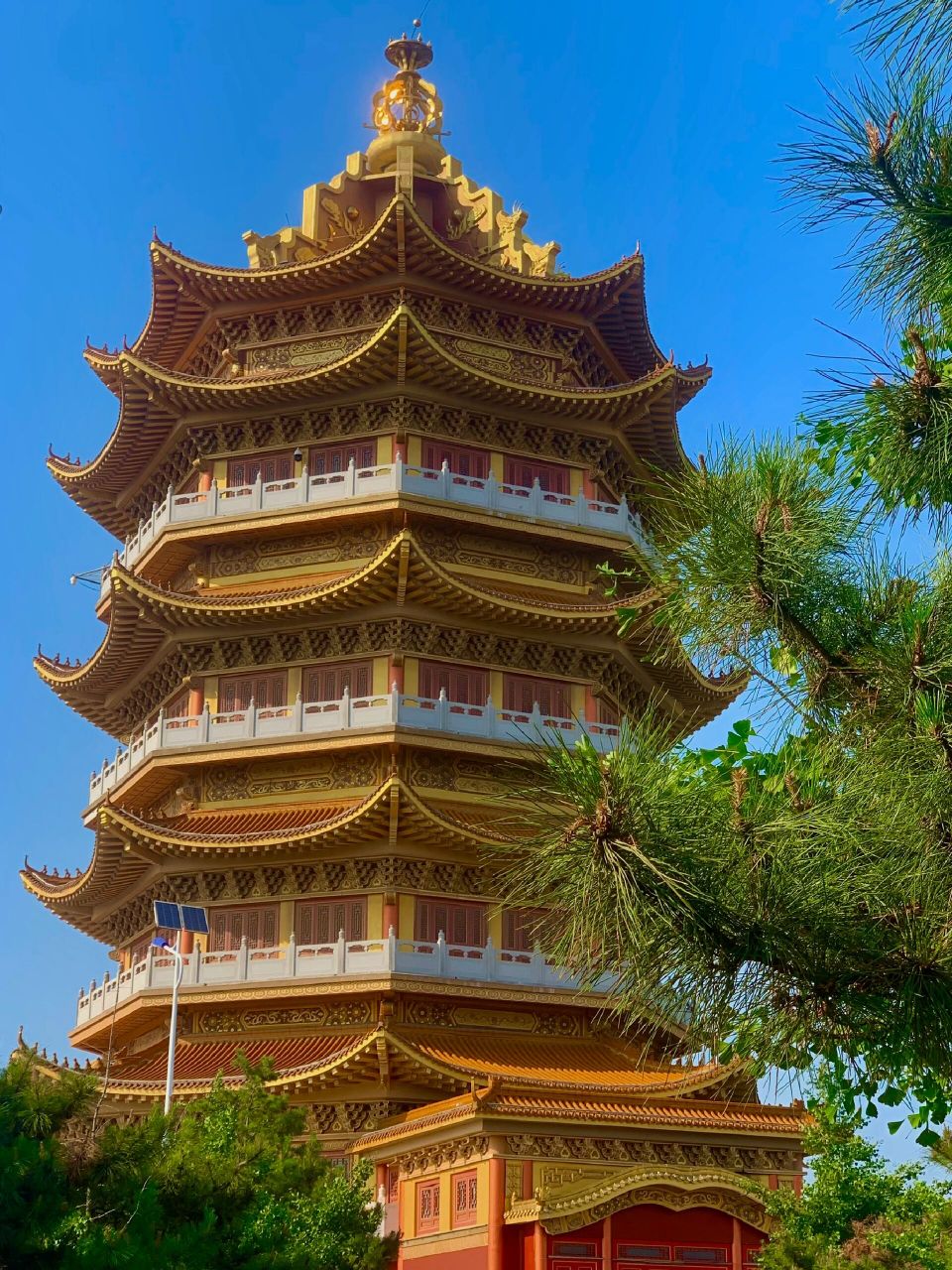 锦州九华山 来到这个景点的第一感觉,就是人超级多,超级热闹,有寺庙