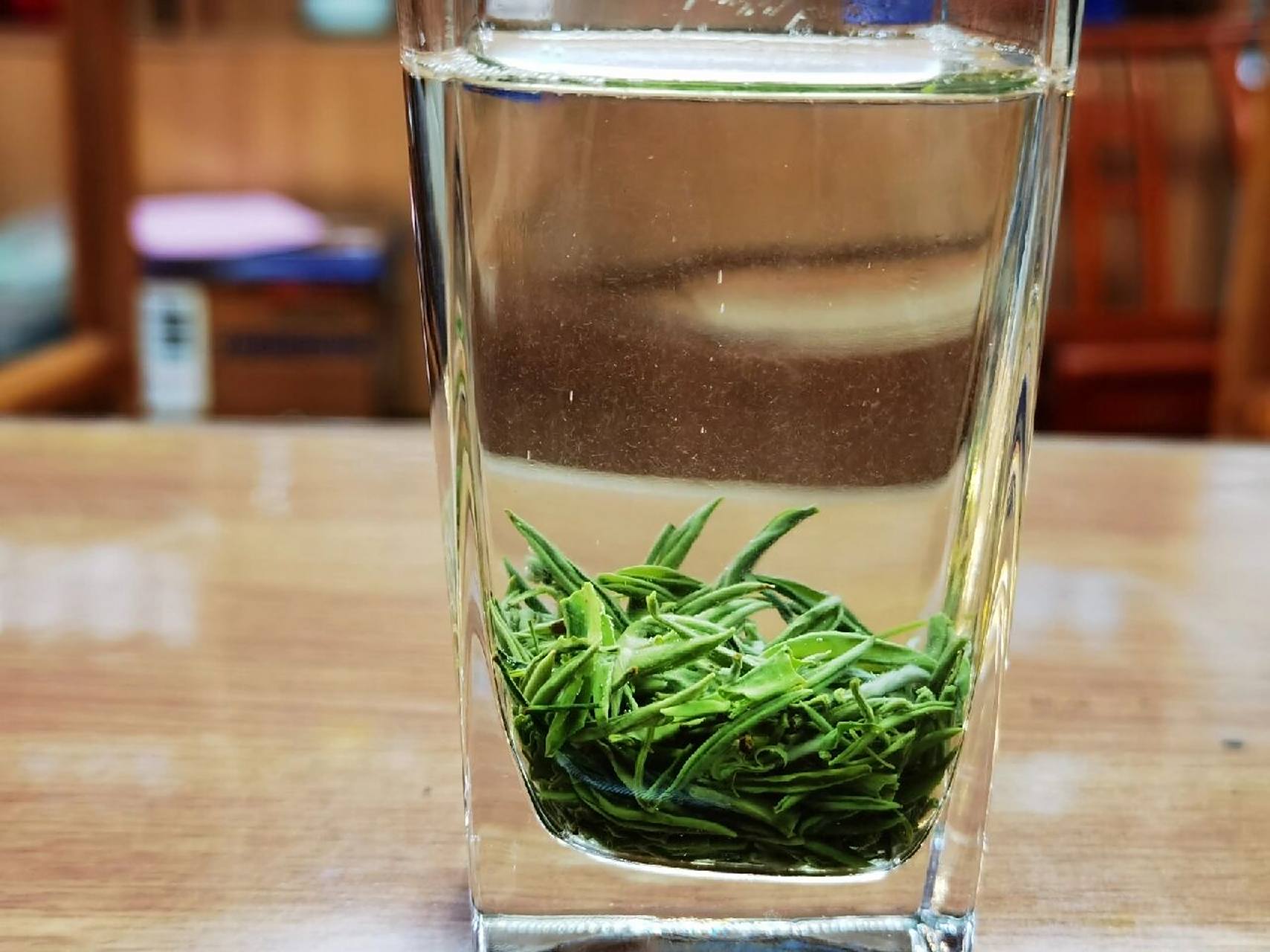 绿茶冲泡后是什么颜色决定茶叶品质 好的绿茶冲泡后,水色清澈,翠绿