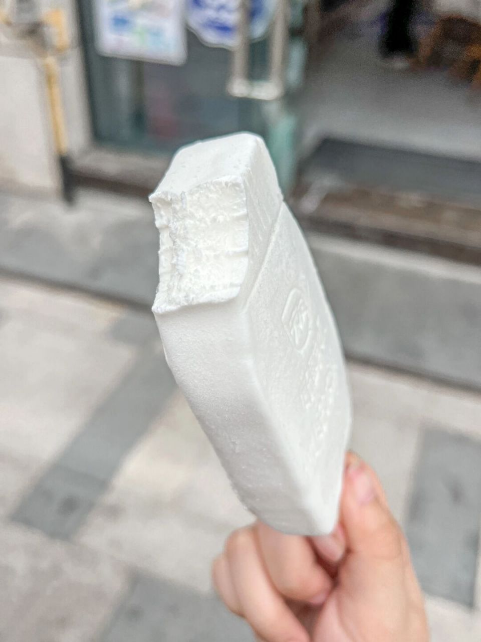 不是雪糕刺客!生啃奶砖说的就是它了吧!