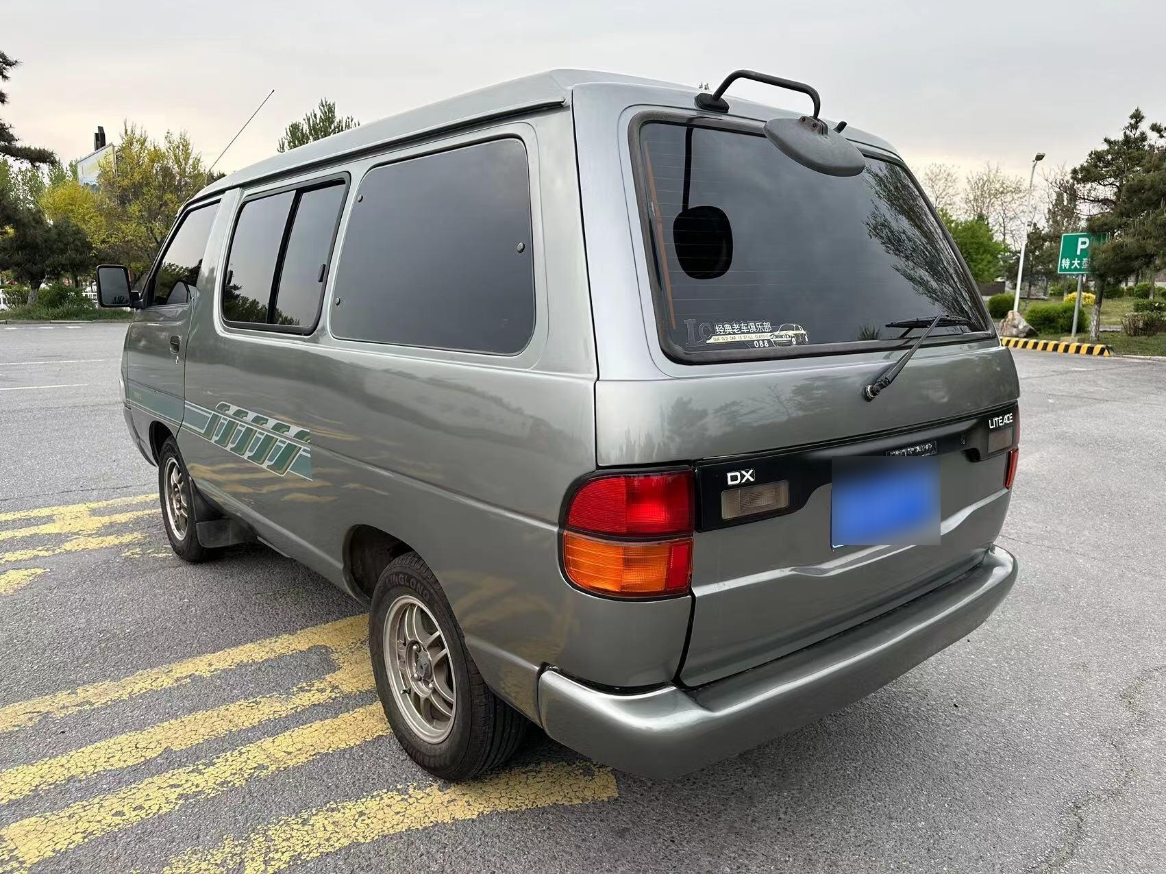 二战经典吉普威利斯古董车,第一代牧马人yj,94年的丰田小霸王面包车