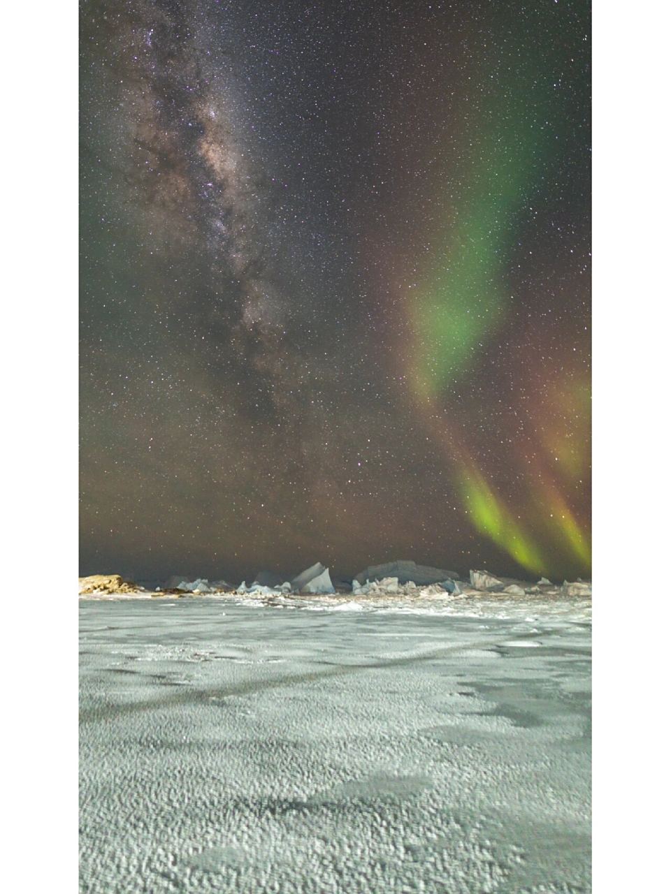 携满天星辰以赠你 | 南极星空,银河 照片是我在极夜刚过的8月份拍的.