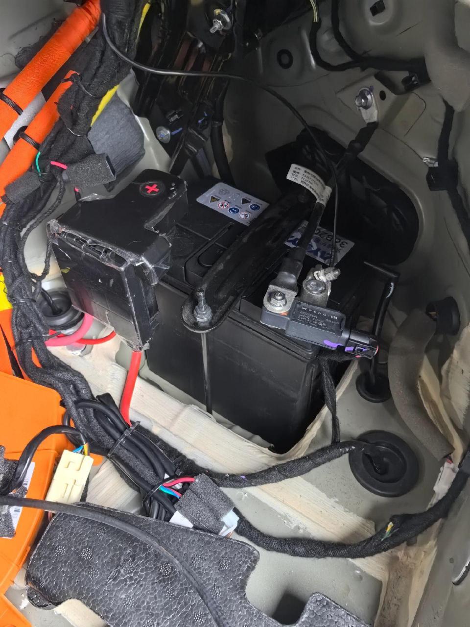 小鹏p7更换新能源专用蓄电池!