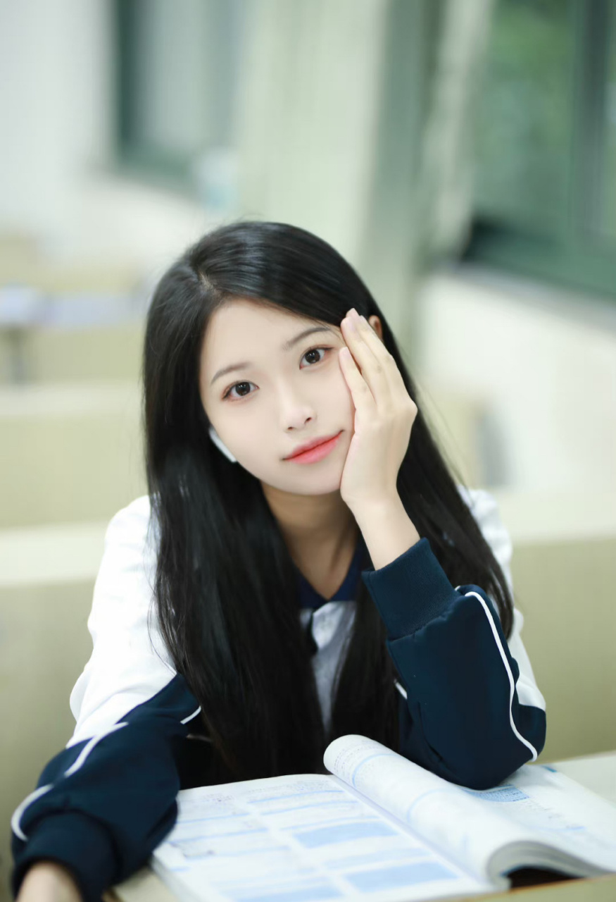 我的校园生活:睡死 笑死 骂死 写死 玩死 困死 实训室练死 主打的就是