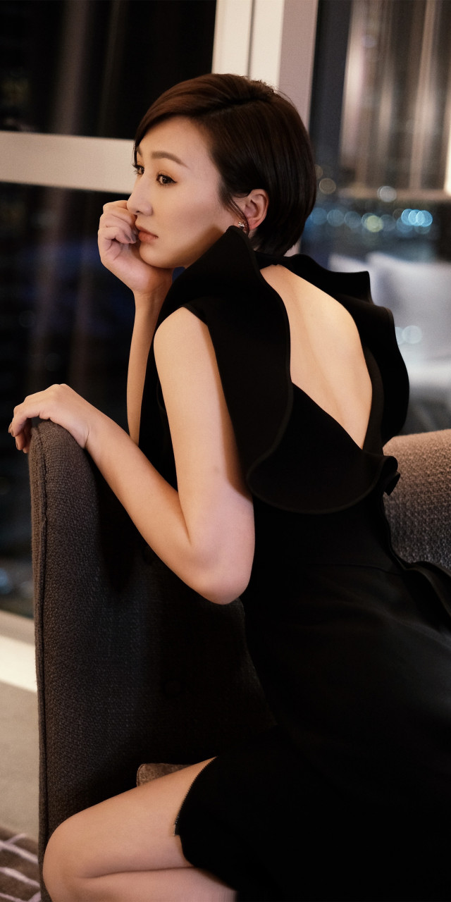 高海宁短发美背柔美写真壁纸