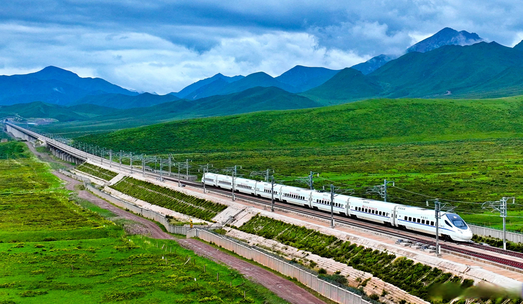 #张掖身边事# 【兰新高铁复通,"丝路马都"等你来看!】7月1日清晨,一列