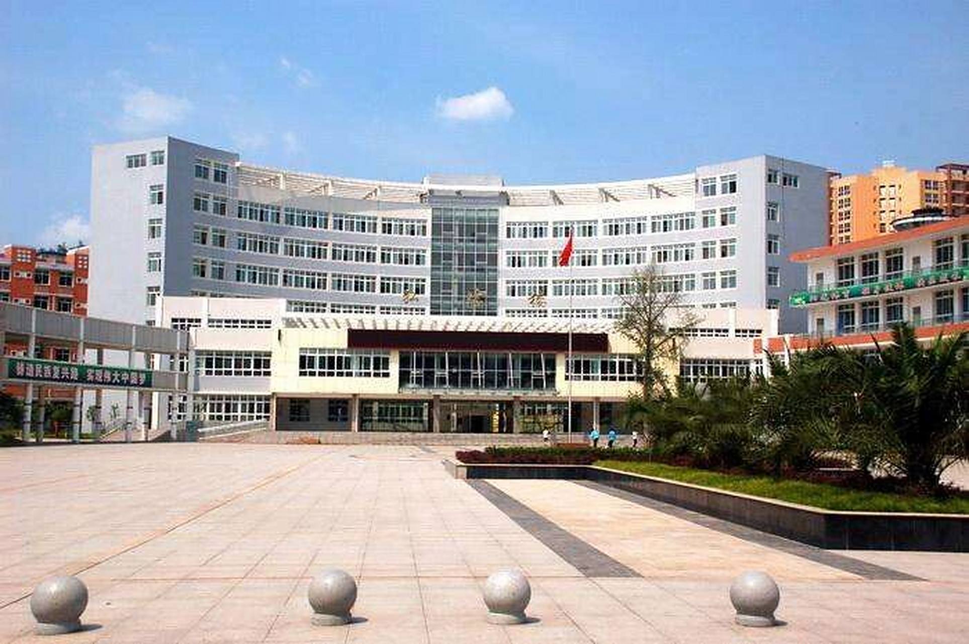 简阳中学 四川省简阳中学,是四川省重点中学,四川省一级示范性普通