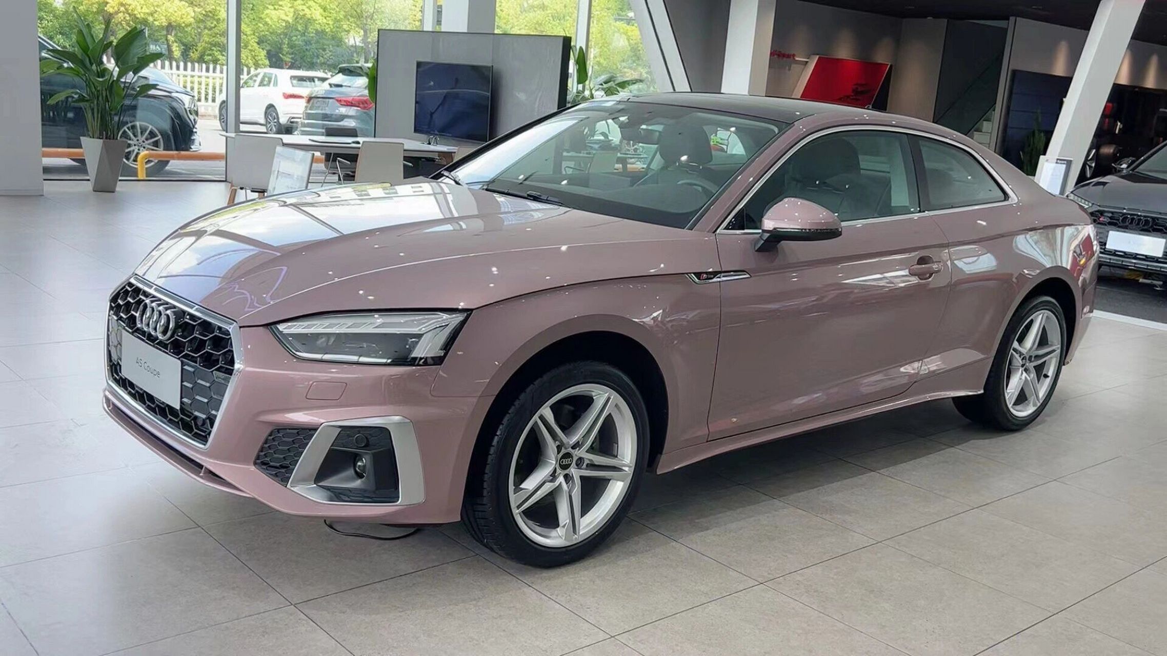 两门奥迪a5冰梅粉八折