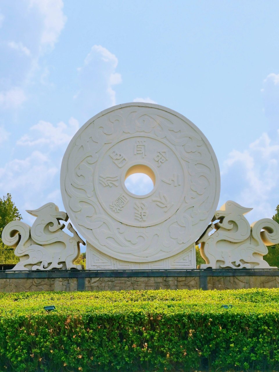 赵苑公园里的一些"土山"不是"山",实际上是邯郸市区为数不多存在于
