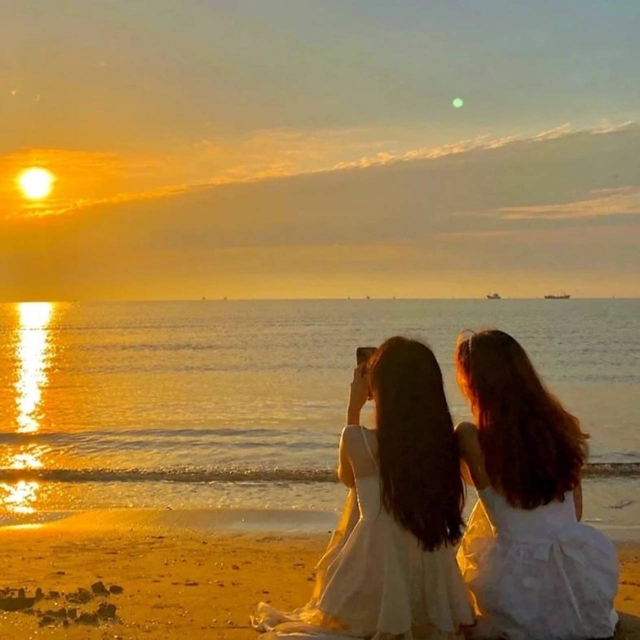 超好看的海边真人闺蜜头像 这些年来多谢粉丝宝宝们的支持,如果喜欢