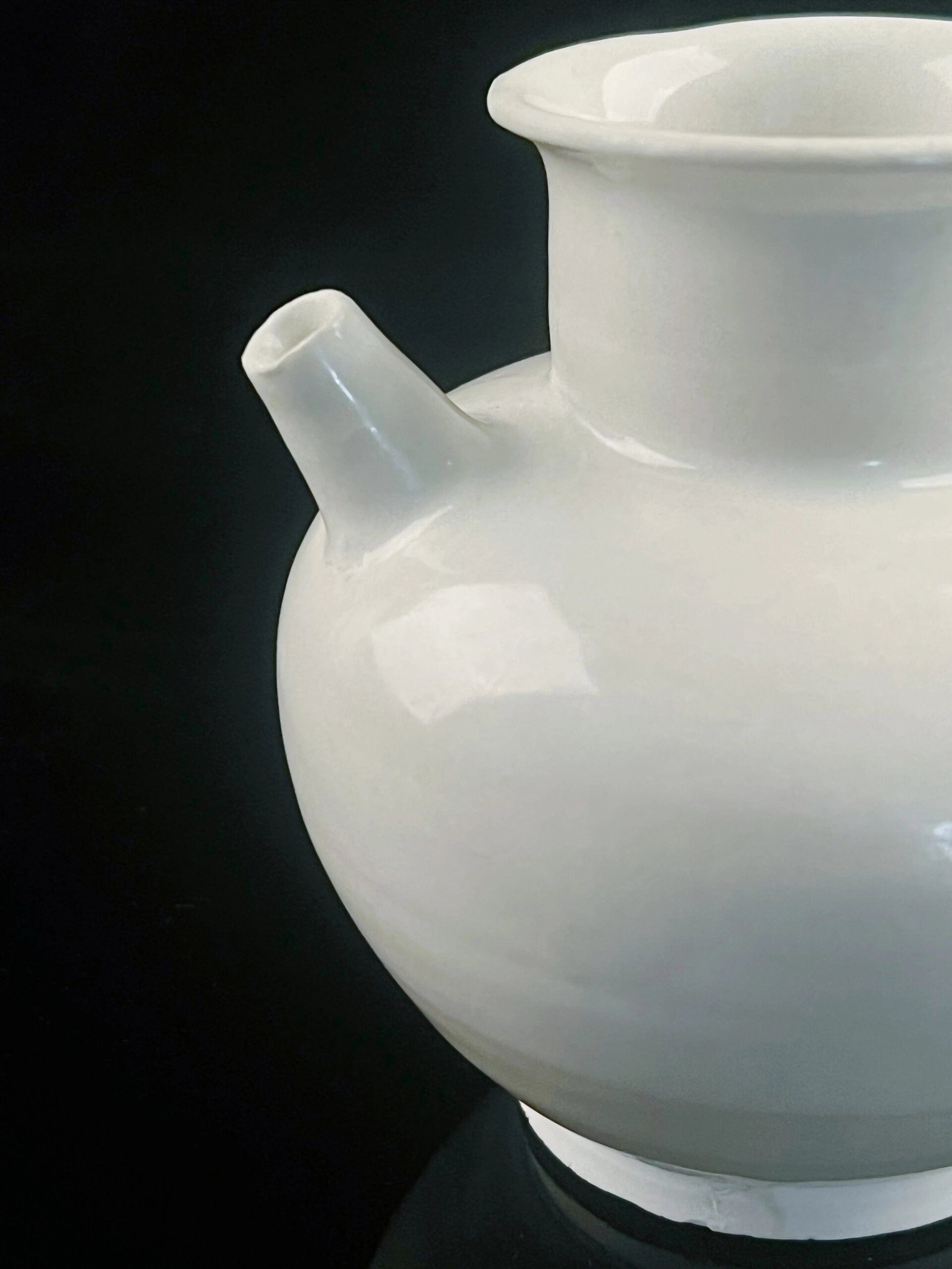 矮胖的邢窑白釉执壶