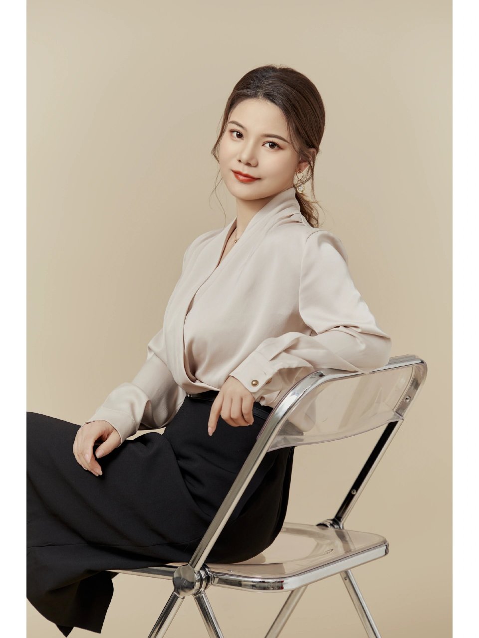 女律师微信头像选择 在海马体大师店刚拍的形象照和证件照.