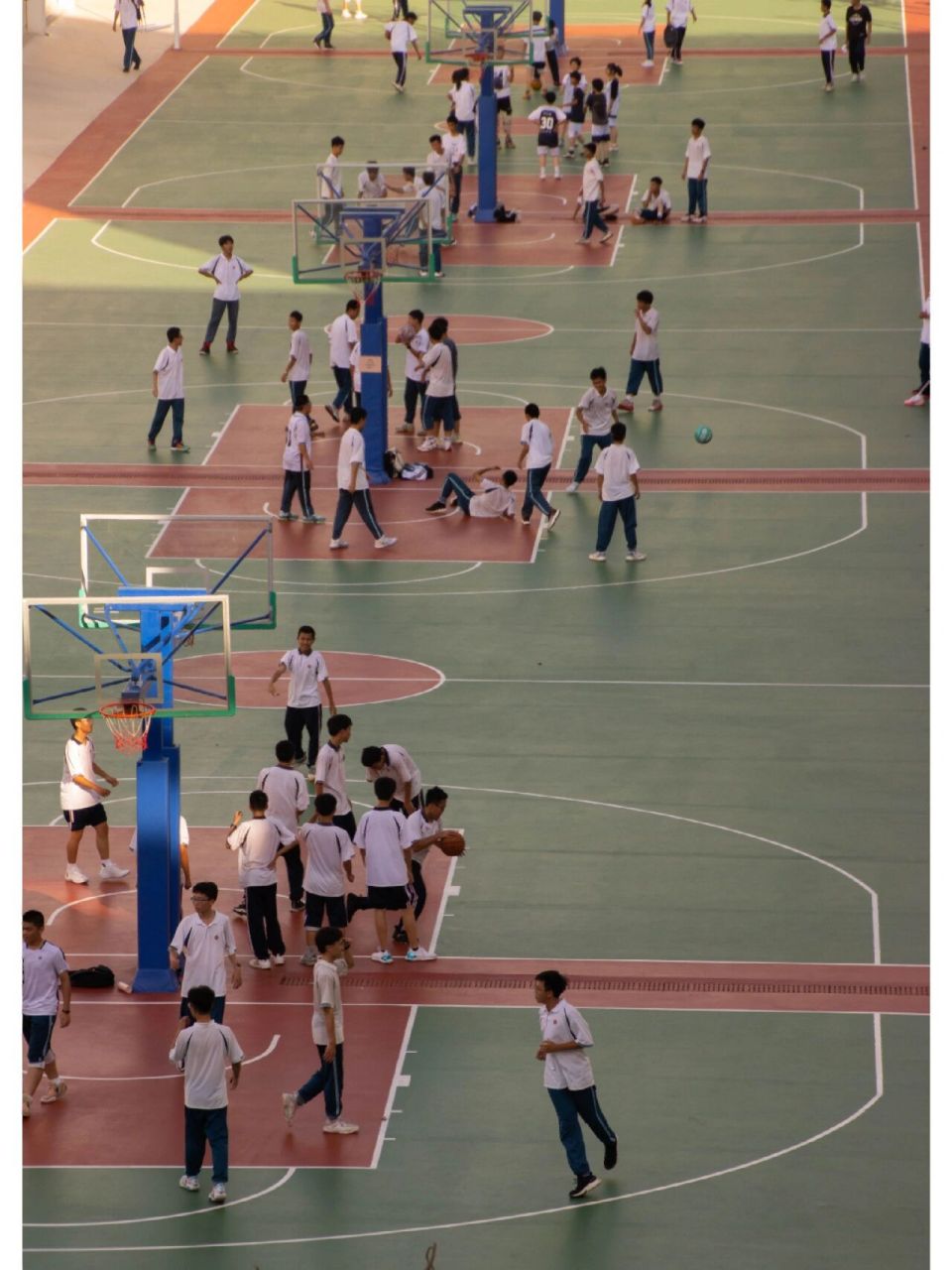 汕头金中海湾学校|掠影 去年在海湾时拍的一些照片一年过去了体育馆
