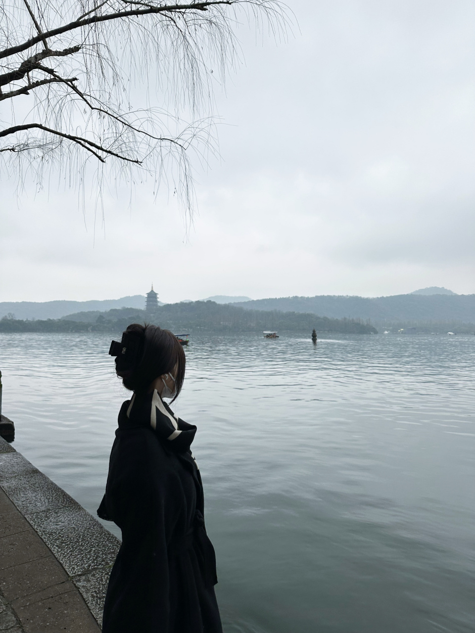 杭州西湖 今日是阴天的西湖  烟雨朦胧