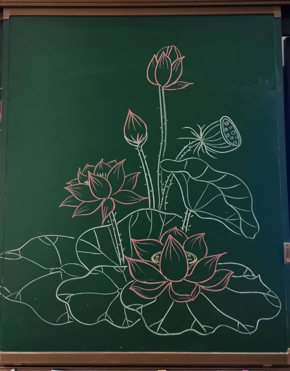 粉笔画——荷花 三年级美术教学内容 范画耗时:15min
