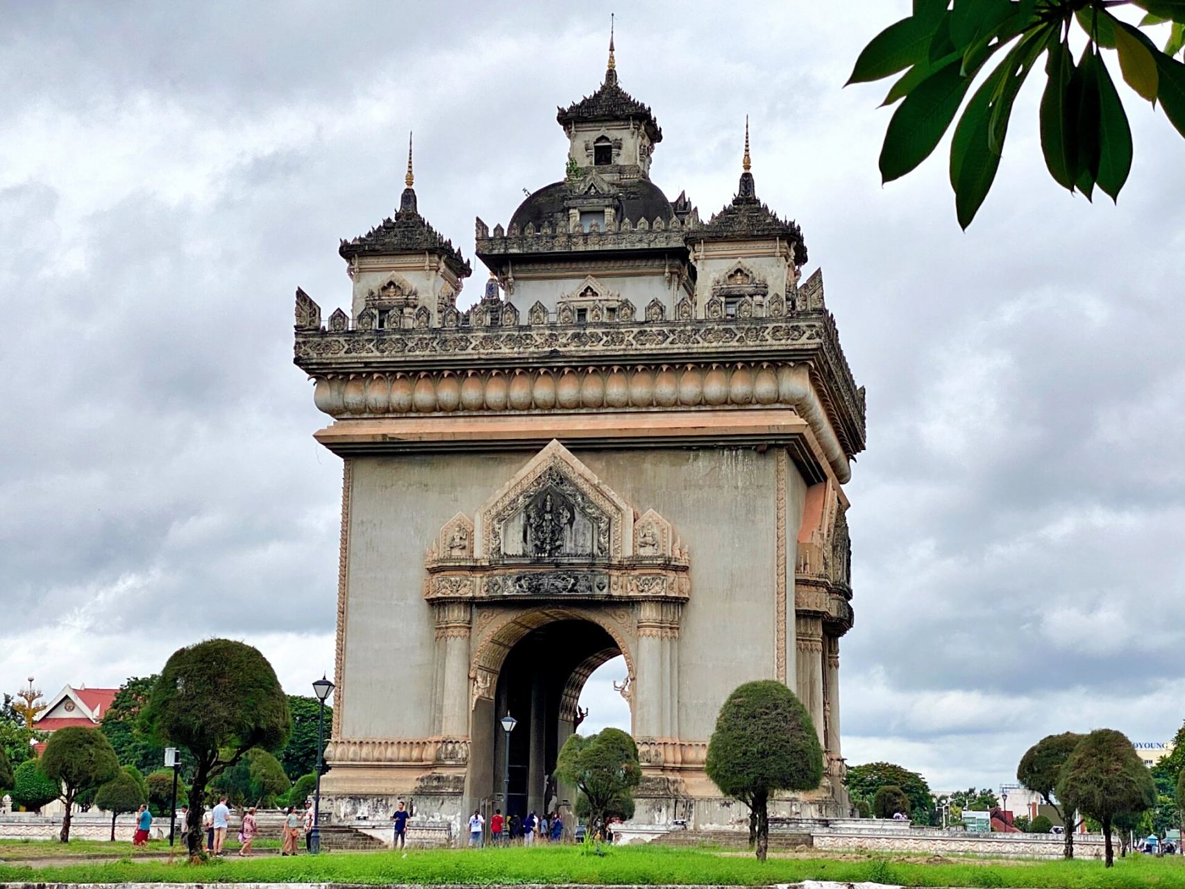 老挝万象‖能不来就别来了的奇葩首都 万象与泰国隔河相望 可看