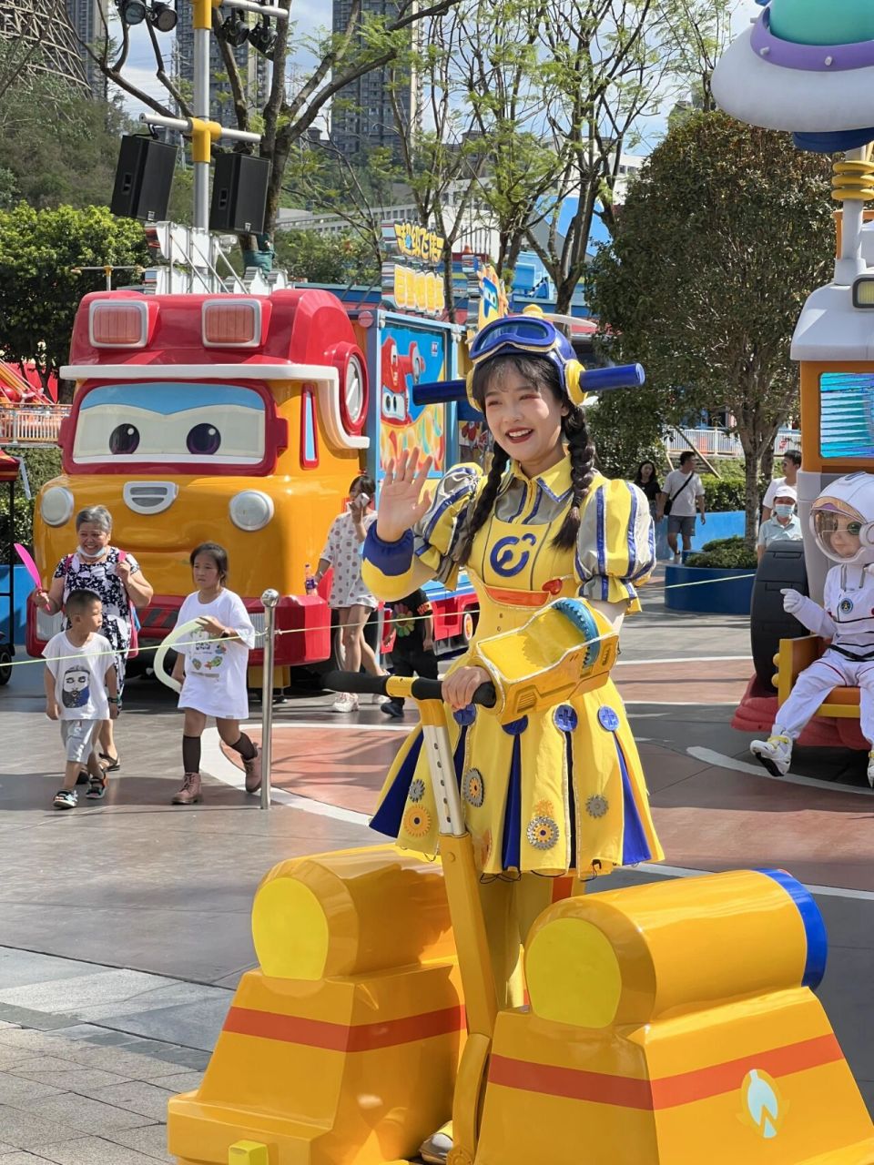 重庆,2017年建成,是一个一票通玩所有项目的主题乐园,除了游乐设施