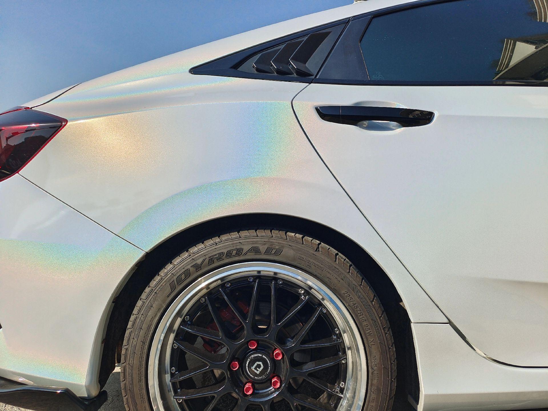 本田思域·七彩镭射白