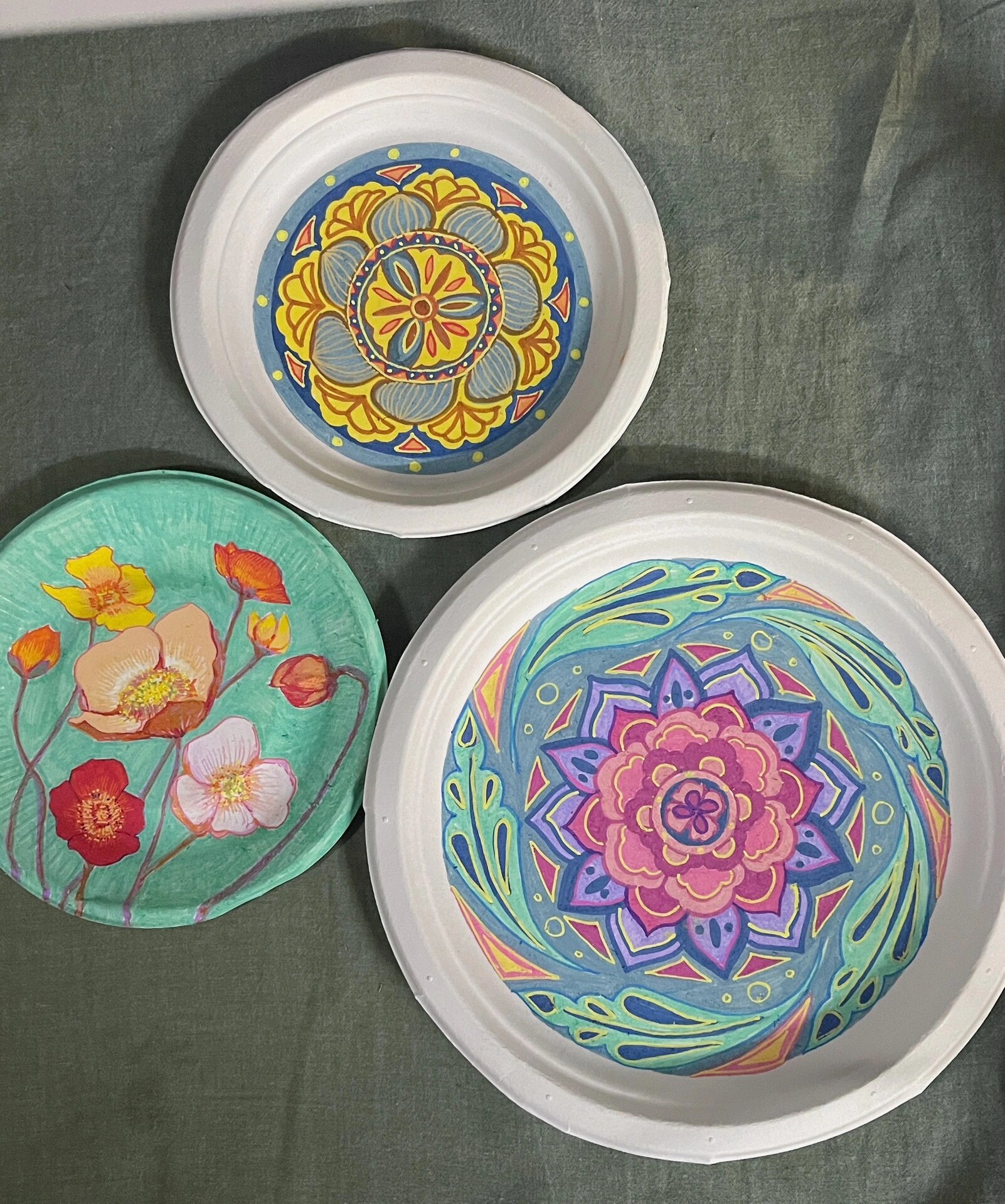 最近爱上画盘子咯