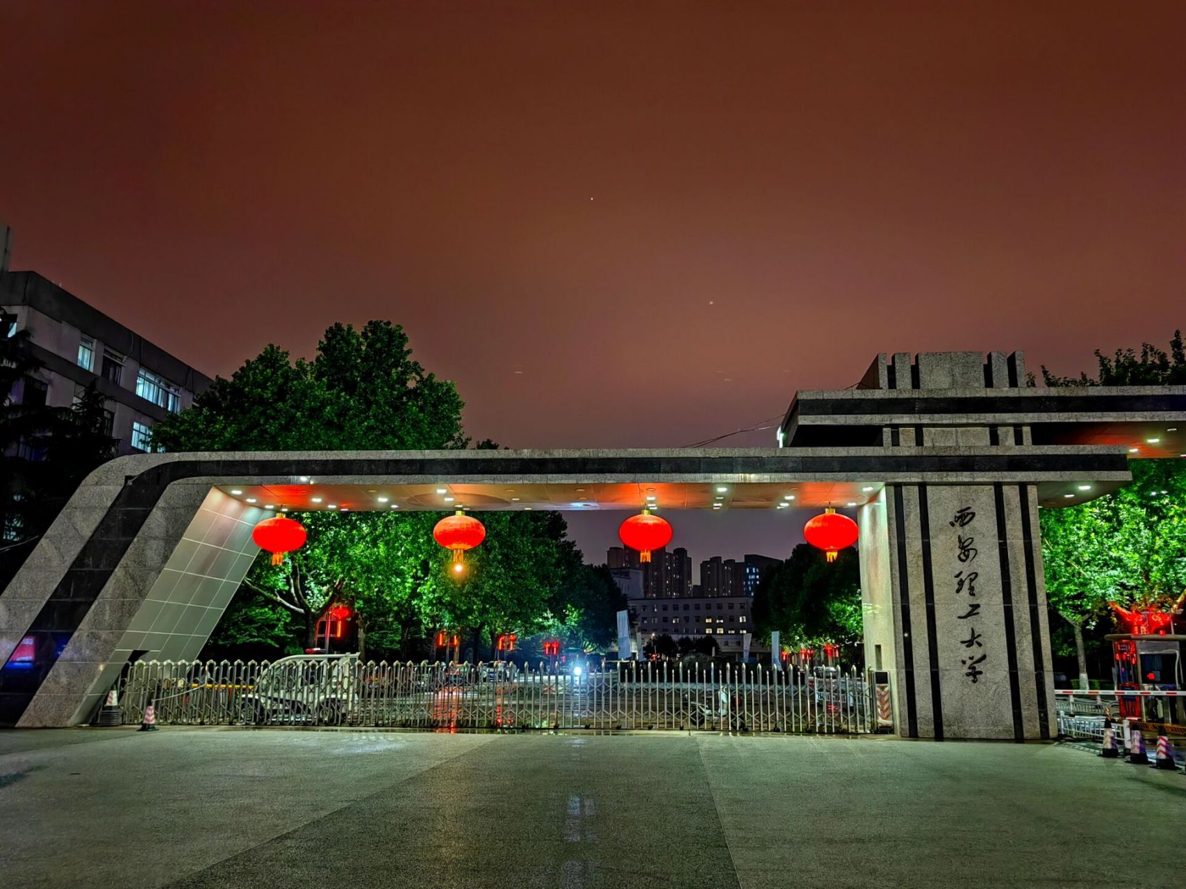 西安理工大学曲江校区 到的时候已经很晚了不过也问题不大.