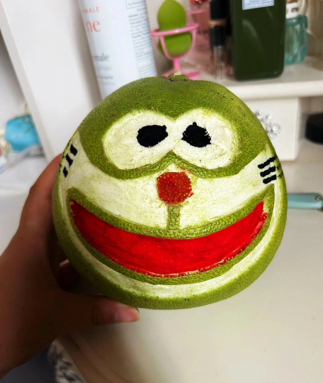 柚子娃娃 小班的第一个手工作业柚子娃娃,先做了个叮当猫,过了夜变成