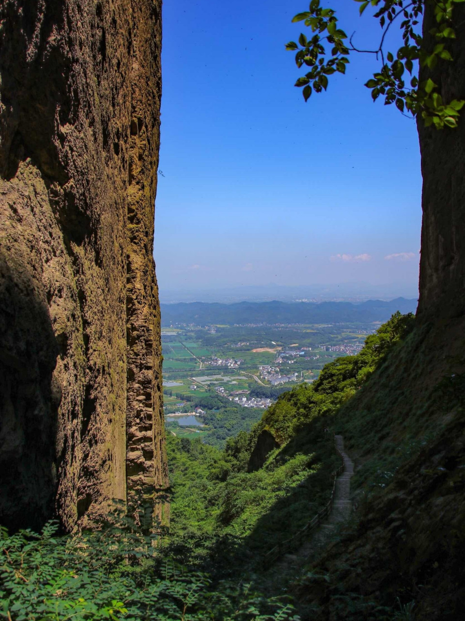 中国最长的一线天江郎山,惊险程度堪比华山 浙江省西部古城衢州,自古