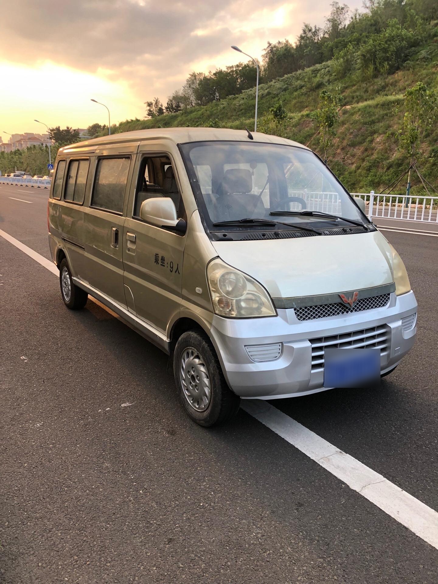 准12年 五菱荣光 9座面包车