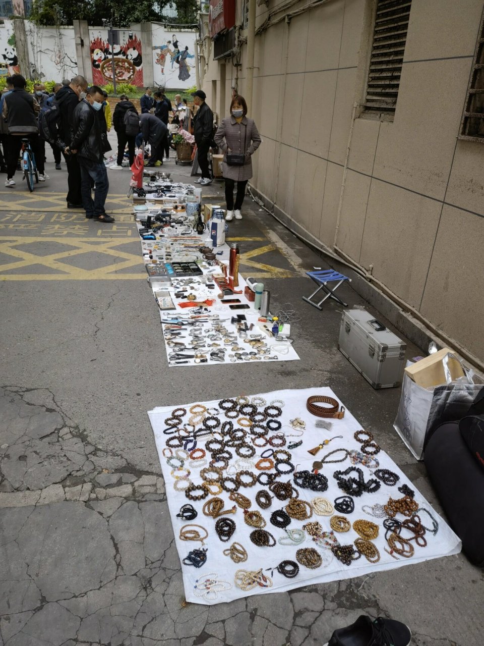二逛成都罗马假日广场古玩,东西一样,无感 这回提前了很多去的,广场上