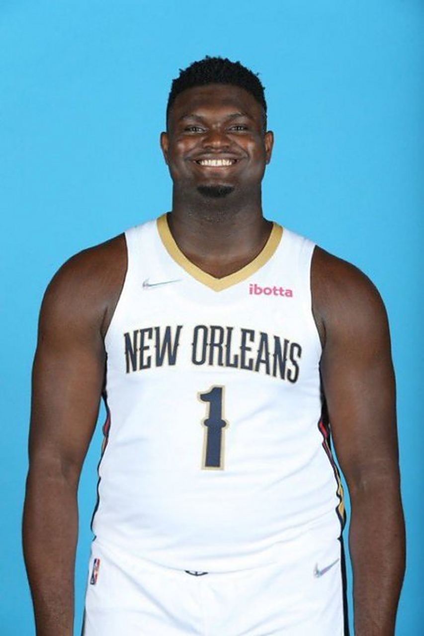 锡安真瘦了#  媒体晒出锡安定妆照对比图,这是肉眼可见的瘦了呀,新