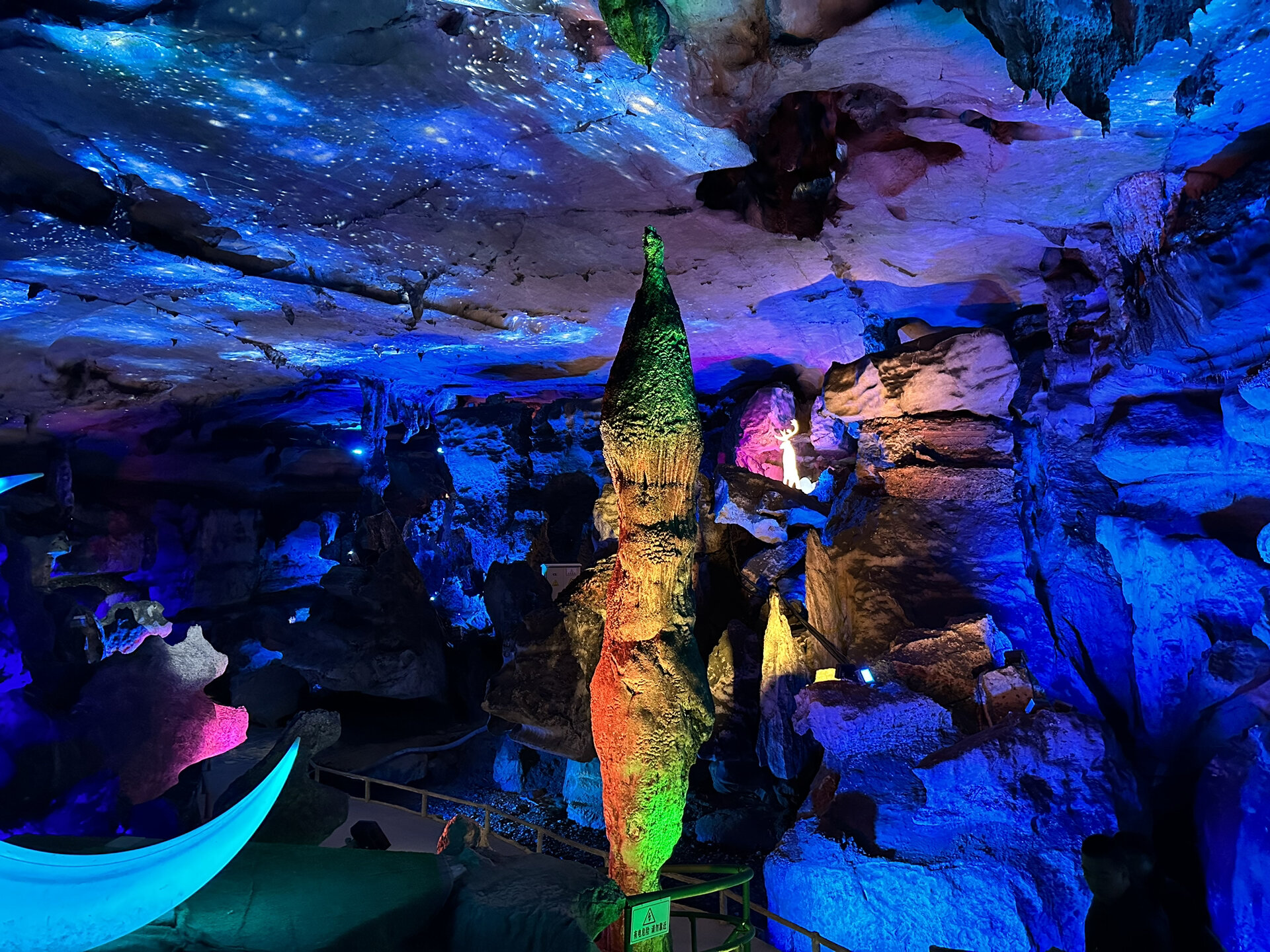 玉华洞位于三明将乐县城南7公里的天阶山下